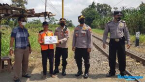 Kapolsek Ngunut Perhatikan Nasib Penjaga Perlintasan Kereta Api