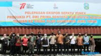 Gubernur Khofifah Lepas Ekspor 14.150 Pasang Sepatu ke China