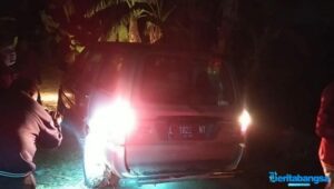 Misterius di Luar Nalar, Mobil di Jombang Melaju di Tengah Sawah