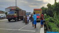 Tabrak Truk Ayam Parkir, Pemotor di Jombang Tewas