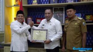 Kontribusi Terhadap PAI, Bupati Sampang Raih Penghargaan dari Kemenag RI