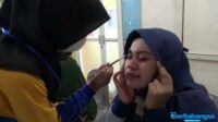 Serunya Lomba Rias Wajah Guru, Pesertanya Siswi SD