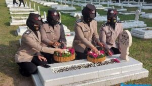 Polwan Polres Tulungagung Gelar Ziarah ke Taman Makam Pahlawan