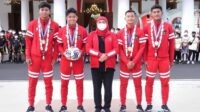 6 Pemain Timnas U-16 Asal Jatim Dijamu Gubernur Khofifah