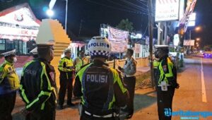 Polisi Jaga Lokasi Pelemparan Batu di Jombang dan Buru Pelaku