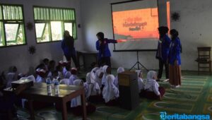 Mahasiswa KKN-T Umaha Sosialisasi Pendidikan Karakter di SDN Sumberjo 3