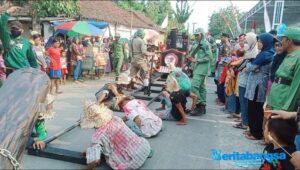 Karnaval RW 9 Pucangsimo Sajikan Teatrikal Romusa  
