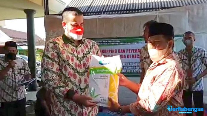 Pemkot Probolinggo serahkan benih jagung hibrida