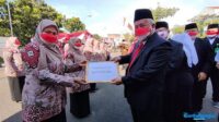 Yarsis Gelar Upacara dan Beri Reward Karyawan Terlama