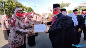 Yarsis Gelar Upacara dan Beri Reward Karyawan Terlama