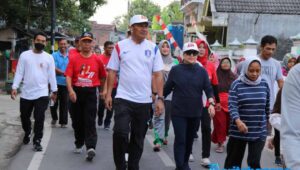 Tampil Sporty dan Trendy, Bupati Bojonegoro Semarakkan Jalan Santai