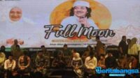 Full Moon Sinau Bareng Cak Nun dan Kiai Kanjeng di Alun-alun Bojonegoro