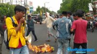 Demo Mahasiswa di Jombang Bentrok dengan Polisi