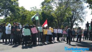 Puluhan Anggota HMI Gelar Unras, Kritisi Kebijakan Pemerintah