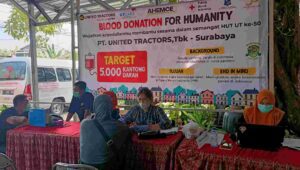 PMI, United Tractor dan Kecamatan Gunung Anyar Gelar Donor Darah Berhadiah
