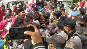 Lagi, Kantor DPRD Jombang  Dikepung Massa Tolak Kenaikan BBM