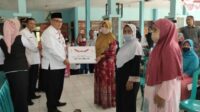 Salurkan Bansos, Wabup Probolinggo Tekankan Pengawasan Agar Tepat Sasaran