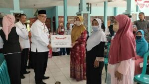 Salurkan Bansos, Wabup Probolinggo Tekankan Pengawasan Agar Tepat Sasaran