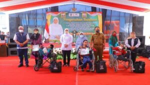 Gubernur Jatim Bagikan Bansos Rp257 Miliar untuk Cegah Inflasi