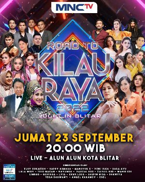 Poster program “Road to Kilau Raya” MNCTV di Alun-alun Kota Blitar