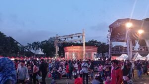Ambyar, Ribuan Penonton Padati Alun-alun Kota Blitar