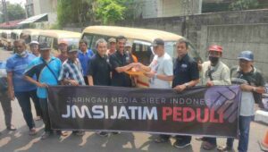Peduli Imbas BBM, JMSI Jatim Bantu Sopir Angkot