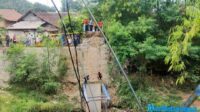 Duh ! Jembatan Gantung Putus, 36 Pelajar di Probolinggo Jatuh ke Sungai