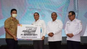 HUT PMI ke 77, PT Matahari Sakti Serahkan Dua Unit Donor Chair