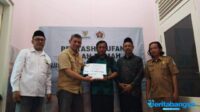 PWI dan Baznas Serahkan Uang Tunai untuk Bedah Rumah
