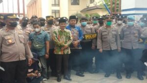 Tolak Harga BBM Naik, MSB Geruduk Gedung DPRD Sampang