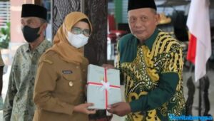 Bupati Blitar Serahkan Ratusan Sertifikat Tanah Aset dan Wakaf