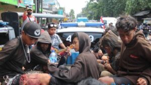 Terpeleset Panjat Truk, Anjal di Jombang Tewas