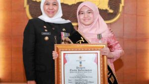 Siapa Anak Jenius Cleona Penerima Lencana Emas dari Gubernur ?