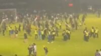Kalah dari Persebaya, Ribuan Aremania Ngamuk