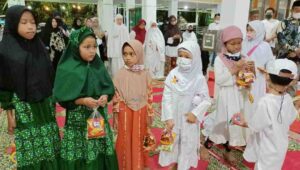 Didik Santri Cinta Rasulullah TPQ Masjid Al-Haq Gelar Maulid