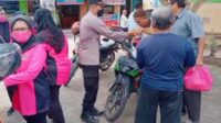 Polsek Kedunggalar Bagi Sembako ke Tukang Ojek dan Supeltas