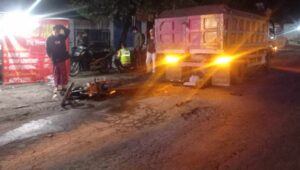 Hindari Jalan Berlubang, Seorang Pengendara Tewas