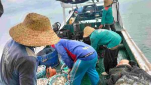 Gunakan API, 14 Perahu Nelayan Diamankan Ditpolairud