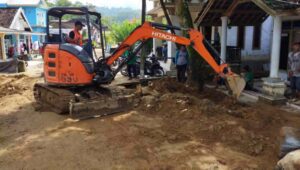 PUBM Malang Gercep Bersihkan Material Lumpur Pasca Banjir Pujiharjo