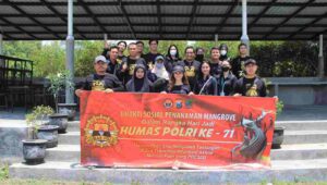 Peringati HUT Humas Polri ke-71, Polrestabes Tanam Bibit Mangrove