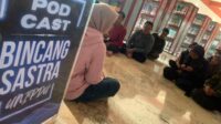 Potret Mahasiswa Jombang, Akhir Pekan Nongkrong di Perpustakaan
