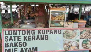 Asyik Berburu Kuliner  Lontong Kupang di Kenjeran Watu-watu
