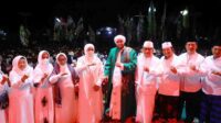 Belasan Ribu Syekhermania, Habib Syech, dan Gubernur Khofifah Khusyuk Lantunkan Selawat Nabi Muhammad
