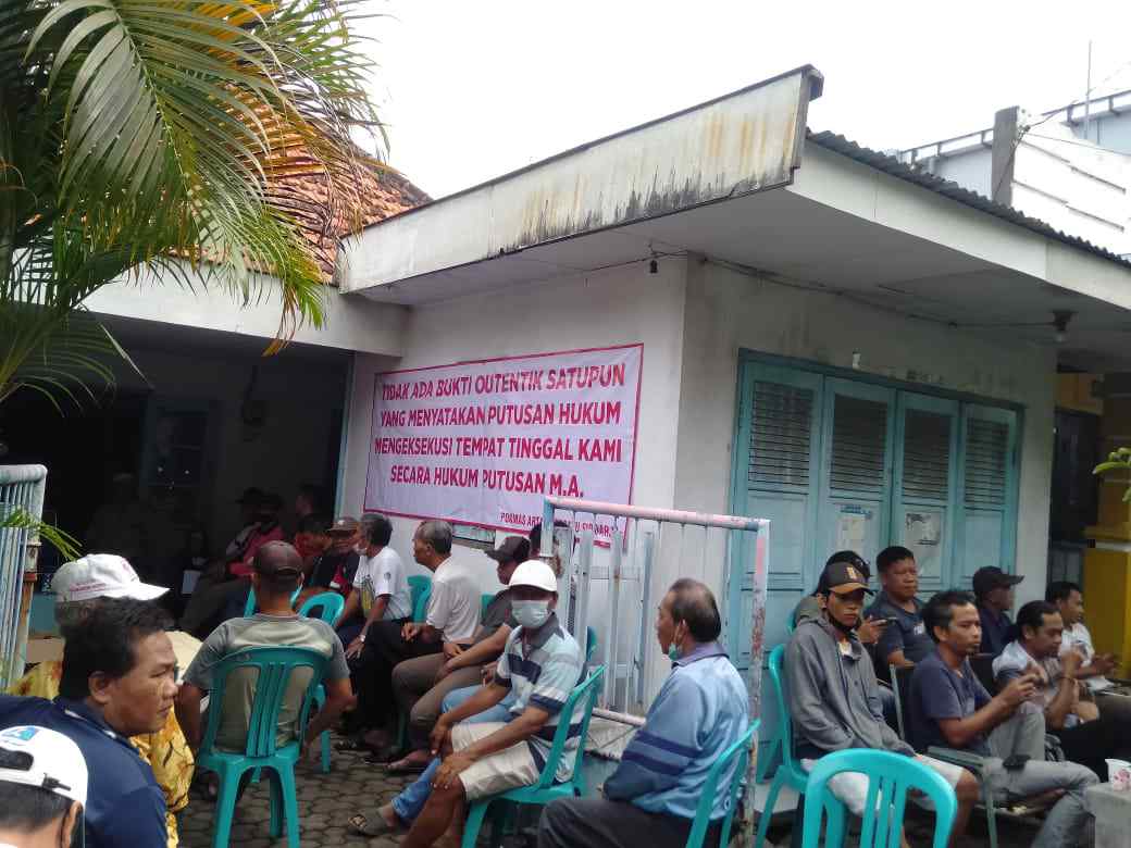 PT KAI dan Warga