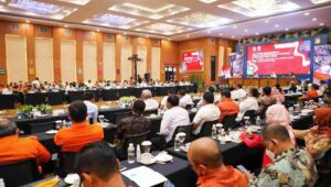Ribuan Kali Bencana Akibat Cuaca Ekstrem, Khofifah Ajak Kepala Daerah di Jatim untuk Waspada