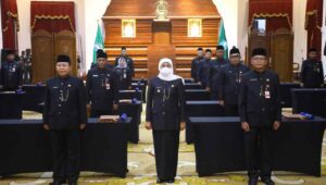 Hari Libur, Khofifah Lantik 19 Pejabat untuk Penyegaran