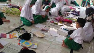Duh, Puluhan Siswa Madrasah di Jombang Belajar di Masjid, Kenapa?