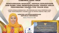 Gubernur Khofifah Terima Penghargaan dari Kemenaker RI