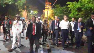 Presiden Prancis Dikawal Kapolda Bali Jalan Kaki 2 Kilometer