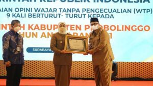 Pemkab Probolinggo Terima Plakat Dan Piagam Penghargaan Opini WTP Lima Kali Berturut-Turut